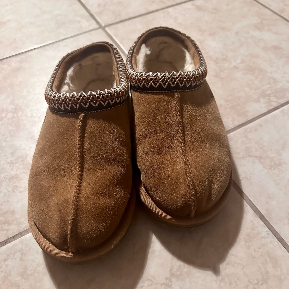 Ugg slippers - color chestnut size 7 - EU38